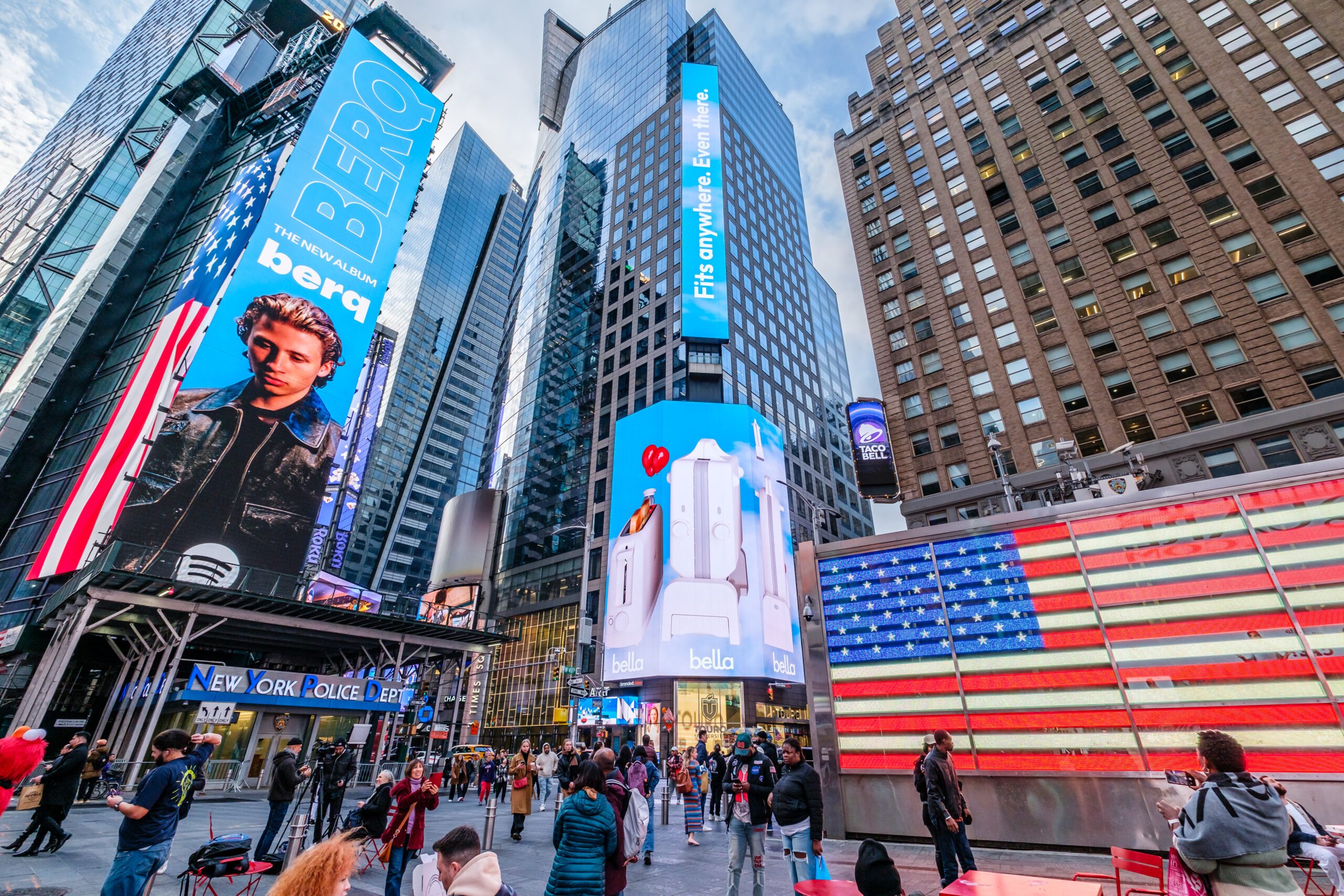 bella in 3D: From Times Square to kitchens everywhere